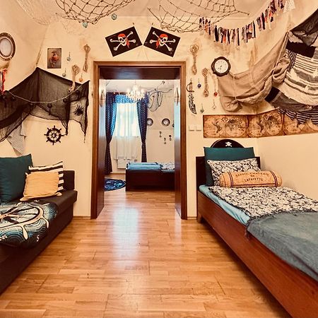 Pirate Family, Theme Room, Free Parking 카를로비바리 외부 사진